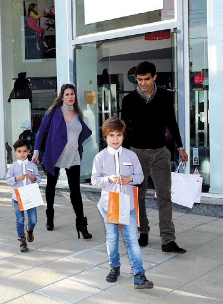 O ποδοσφαιριστής του ΑΠΟΕΛ Νούνο Μοράις πήγε για ψώνια