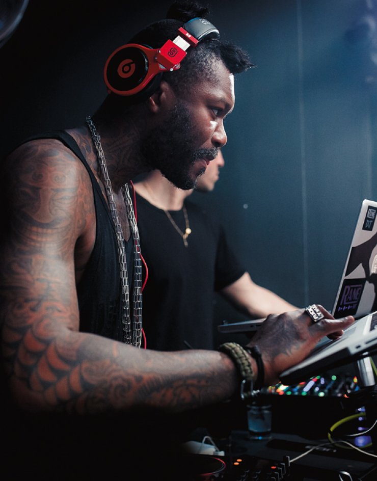 Djibril Cissé: Ο σούπερ σταρ ποδοσφαιριστής στη Λευκωσία σε ρόλο Dj