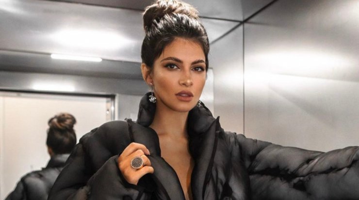 Κριστίν Παναγή: Μας δείχνει 2 κομψά χτενίσματα ιδανικά για βραδινά events