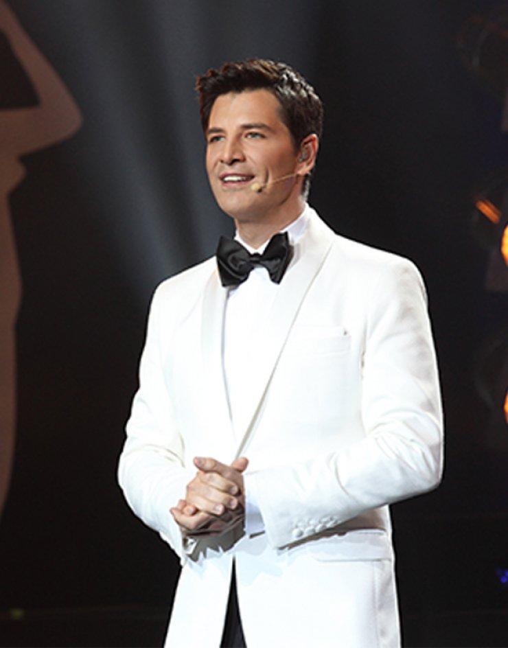 Αποκλειστικές δηλώσεις του Σάκη Ρουβά μετά το τέλος της λαμπερής βραδιάς των βραβείων “Madame Figaro Γυναίκες της Χρονιάς 2015”