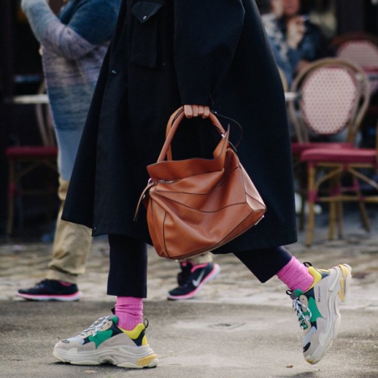 Τα ugly sneakers έχουν κατακτήσει το κόσμο της μόδας