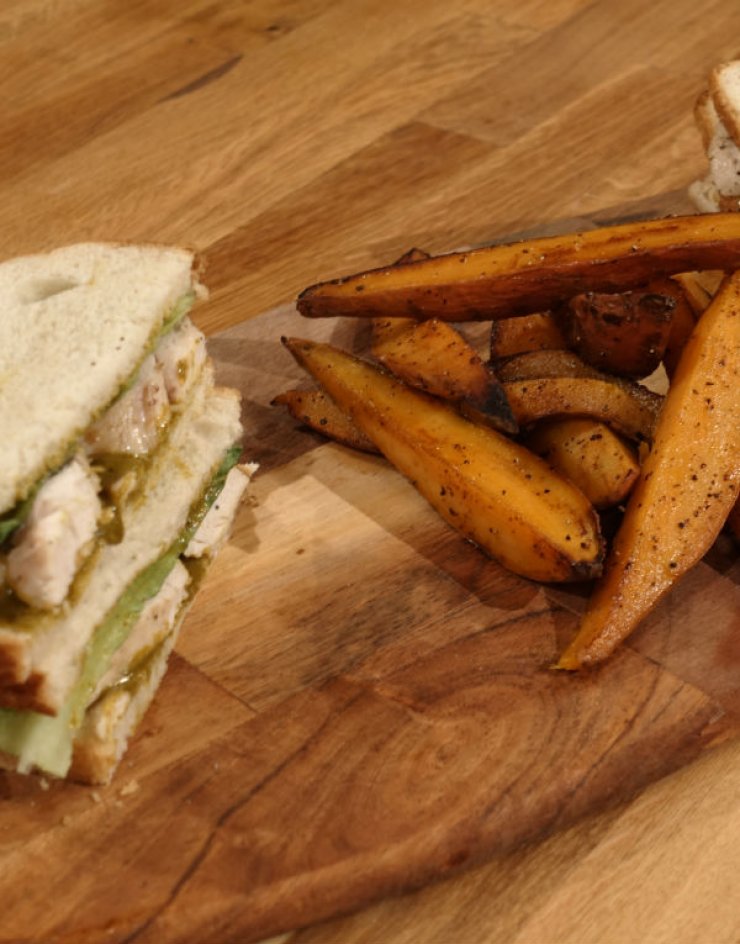 Coronation sandwich με κάρυ