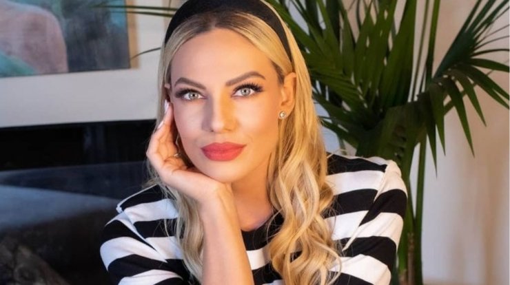 Το εντυπωσιακό colour block κοστούμι της Ιωάννας Μαλέσκου