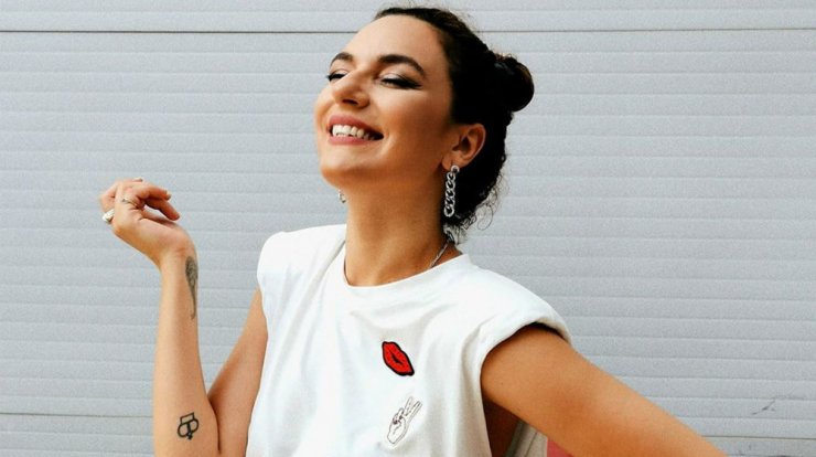 Ιωάννα Λαμπροπούλου: Δεν πάει το μυαλό σας πως επεδίωξε να δροσιστεί σε βραδινή της έξοδο! [βίντεο]