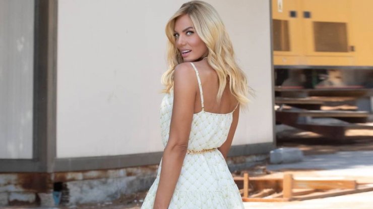 Ιωάννα Μαλέσκου: Έβαλε φωτιά στο timeline μας κάνοντας ντουζ με σέξι μαγιό στη Λάρνακα! [βίντεο]