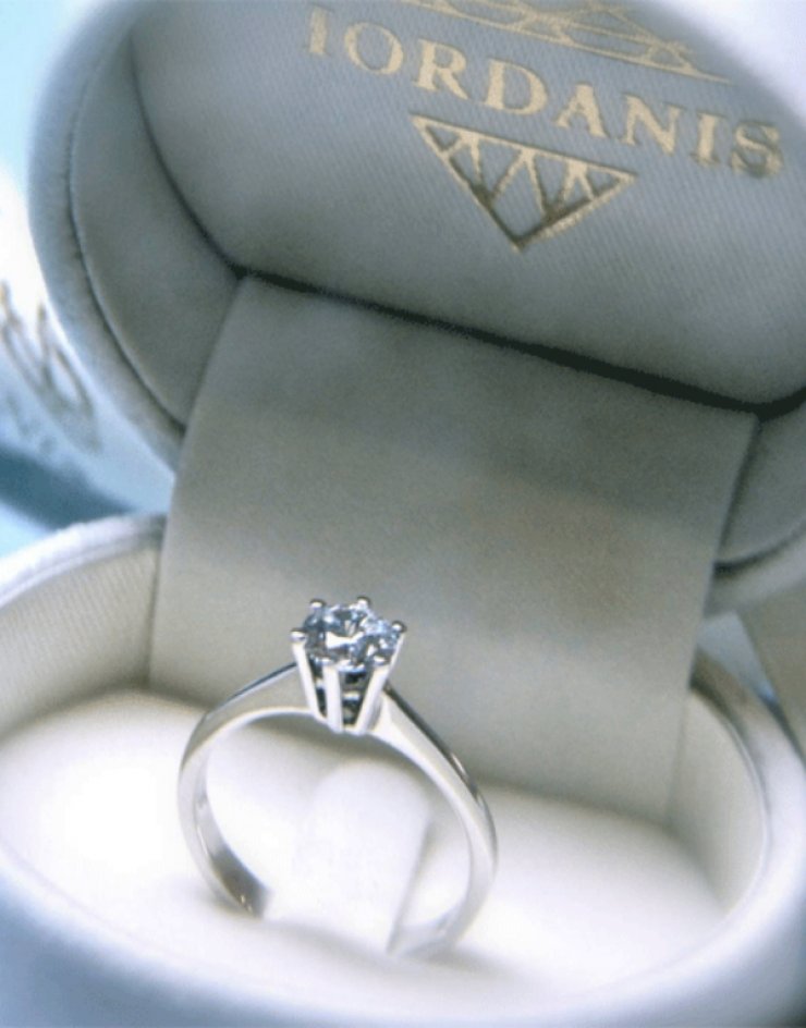 Iordanis Jewellers: Με νέο κοσμηματοπωλείο στη Κύπρο