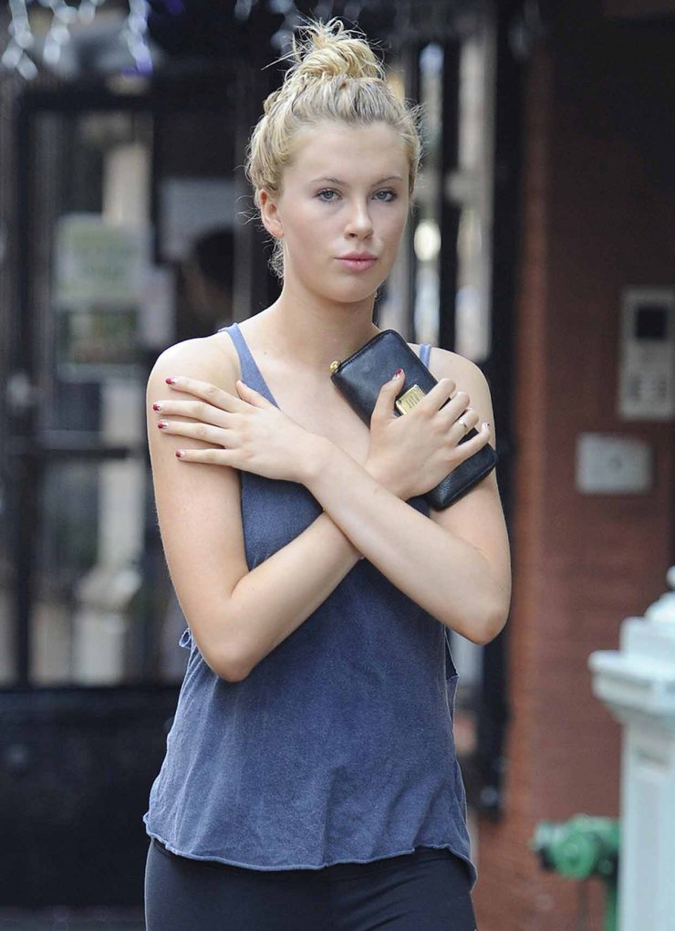 Ireland Baldwin: Η κόρη της Kim Basinger ξεκινά καριέρα μοντέλου