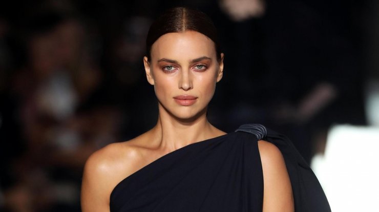 Η Irina Shayk ανέβασε topless εικόνα και "έριξε" το instagram!