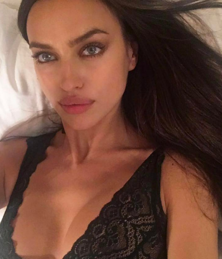 Irina Shayk: Δείτε πόσο έχει φουσκώσει η κοιλίτσα της στην εγκυμοσύνη!