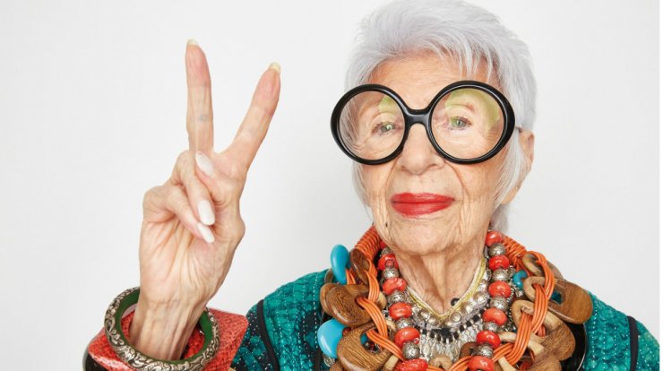 Iris Apfel: Tο fashion icon έκλεισε τα 99
