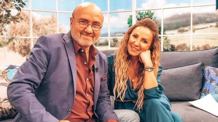“Ήρθε κι έδεσε”: Απίστευτο! Ο καλεσμένος τους μιλούσε στο τηλέφωνο και άνοιγε την πόρτα on air!
