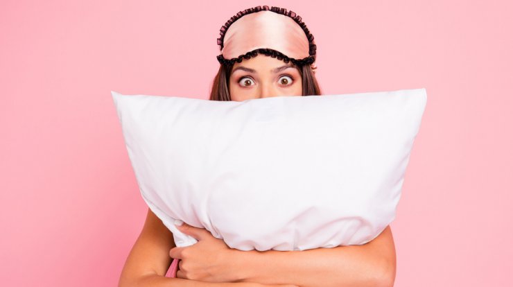 3 εύκολες σπιτικές θεραπείες για να μειώσεις το πρήξιμο κάτω από τα μάτια αμέσως