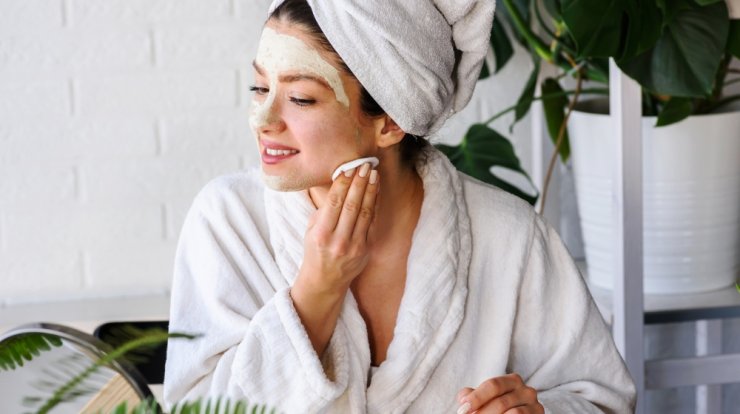 Winter skincare: Η απόλυτη ενυδατική DIY μάσκα προσώπου για ξηρό δέρμα