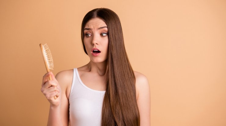 Τριχόπτωση: 4+1 tips που θα σε βοηθήσουν να την αντιμετωπίσεις