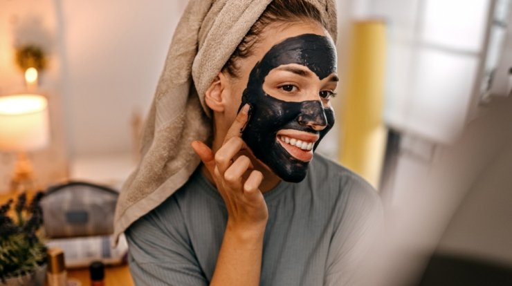 Acne DIY mask: Αντιμετώπισε την ακμή σου πρόσωπο σου με υλικά που έχεις στο σπίτι