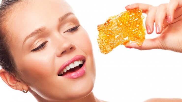 Το μέλι είναι ο νέος σύμμαχος σου για λαμπερά και πλούσια μαλλιά