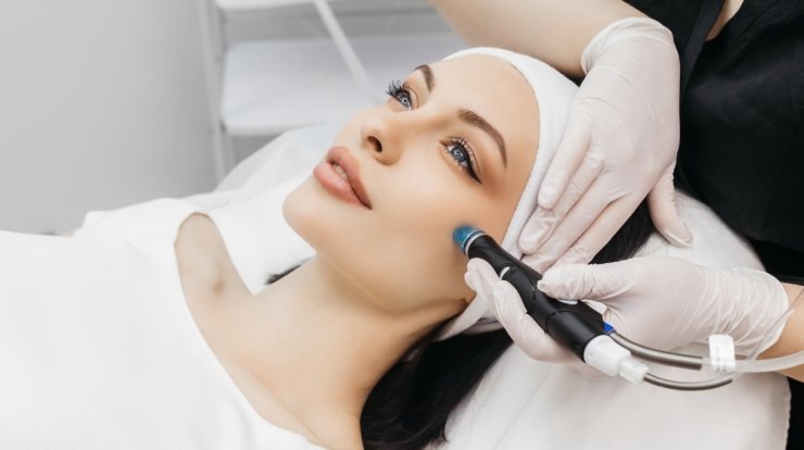 Hydrafacial: Η θεραπεία προσώπου που χαρίζει όμορφη και καθαρή επιδερμίδα