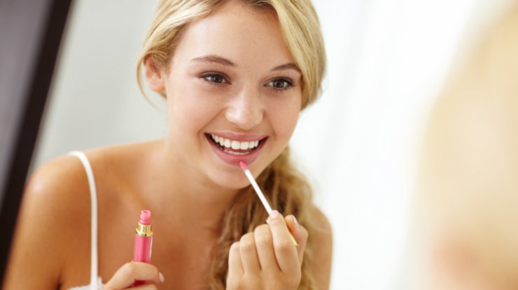 Step-by-step οδηγός για να πετύχεις το τέλειο αποτέλεσμα στα χείλη με το υγρό κραγιόν