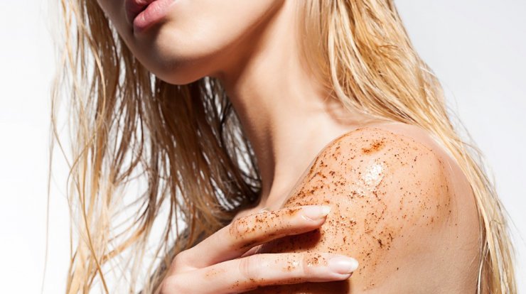 DIY detox body scrub για να επαναφέρεις την ζωντάνια στην επιδερμίδα σου μετά τις διακοπές