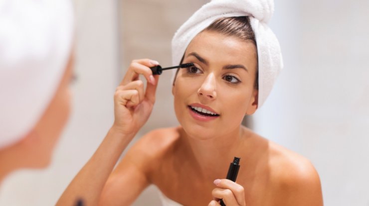 Η νέα τεχνική εφαμοργής της μάσκαρα για τέλειες βλεφαρίδες ονομάζεται... zick zacking! 