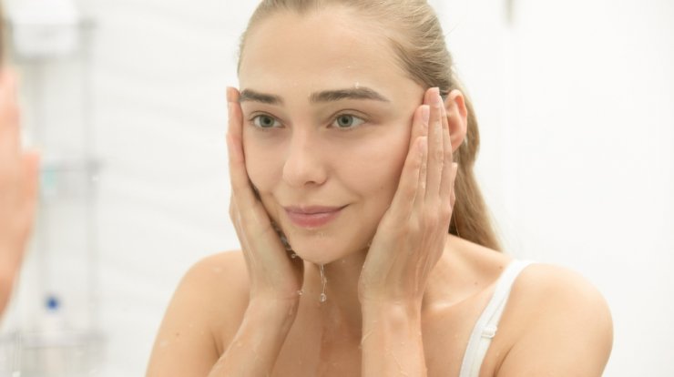 Καθαρισμός προσώπου: 6 λάθη που πρέπει να αποφύγεις για να έχεις μια υγιή επιδερμίδα