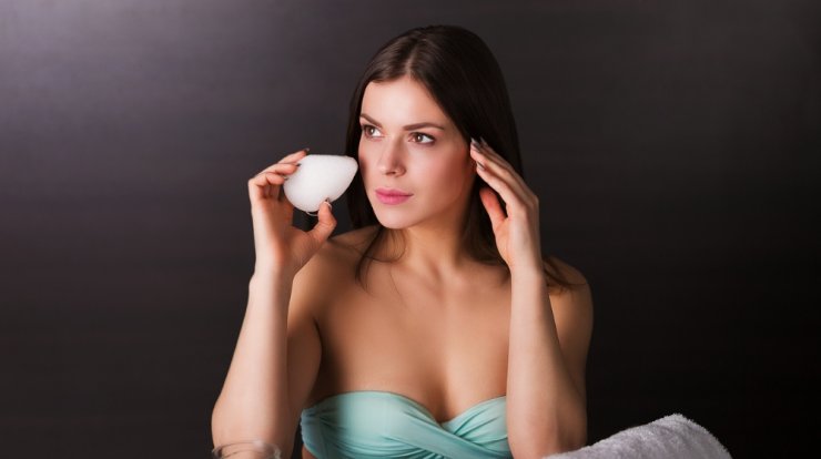 Konjac Sponge:  Τι είναι και πώς μπορείς να το χρησιμοποιήσεις στη skincare ρουτίνα σου 