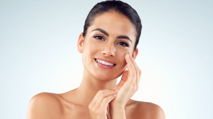 Winter skincare: Ποια είναι τα συστατικά που πρέπει να περιλαμβάνονται στην καθημερινή φροντίδα του προσώπου σου