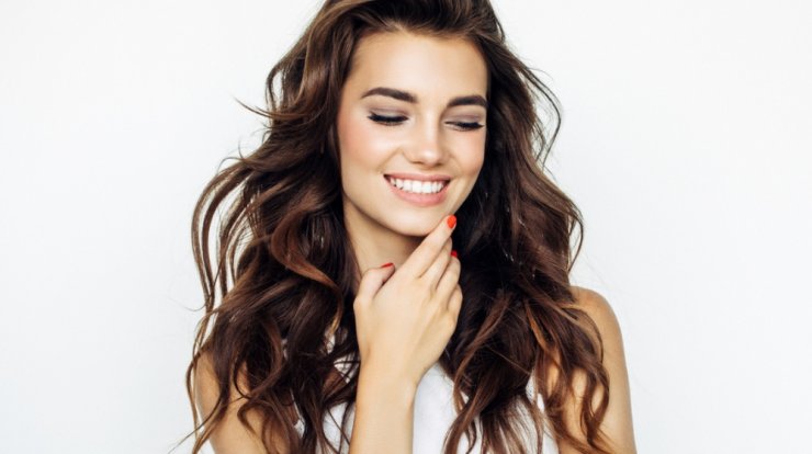 Cat-eye nails: To μανικιούρ που θα στρέψει όλα τα βλέμματα πάνω σου