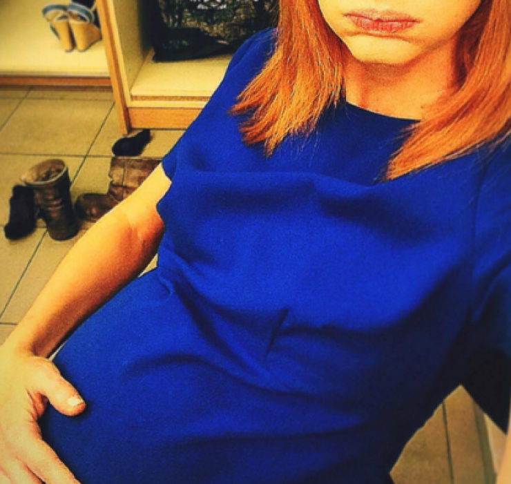 Πασίγνωστη Ελληνίδα ηθοποιός με φουσκωμένη κοιλίτσα!