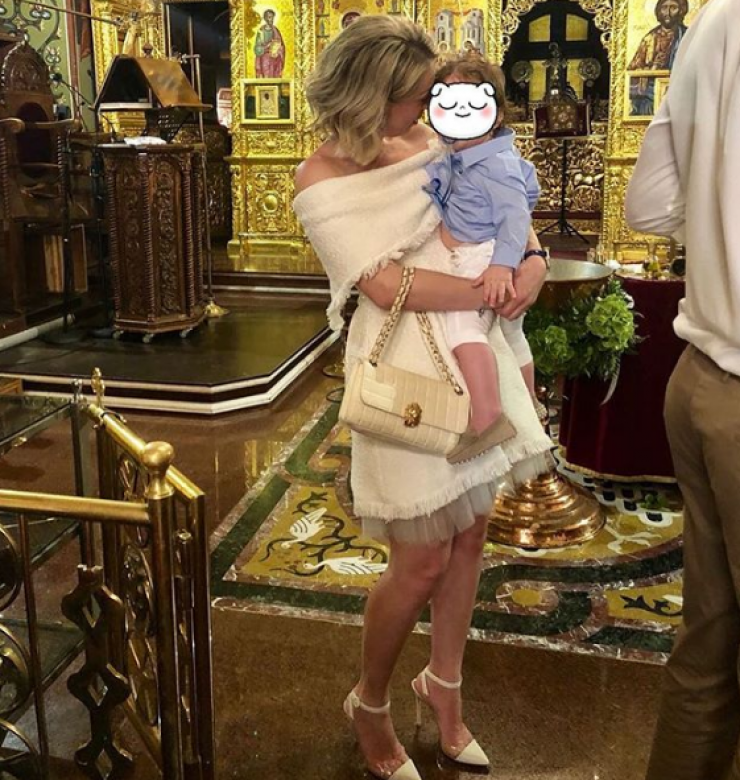 Ήβη Κυπριανού – Αλέξης Ζαχαρίου: Βάπτισαν το γιο τους με όλη την κοσμική ζωή του νησιού στο πλευρό τους! [εικόνες & βίντεο]