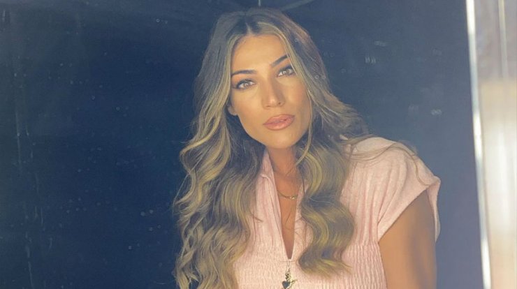 Ήβη Αδάμου: Δείτε που επέλεξε να πάει βόλτα με την δυο ετών κορούλα της [εικόνες]