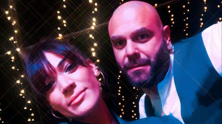 Ήβη Αδάμου - Μιχάλης Κουινέλης: Δείτε τους να πηγαίνουν βόλτα με την κορούλα τους [εικόνες]