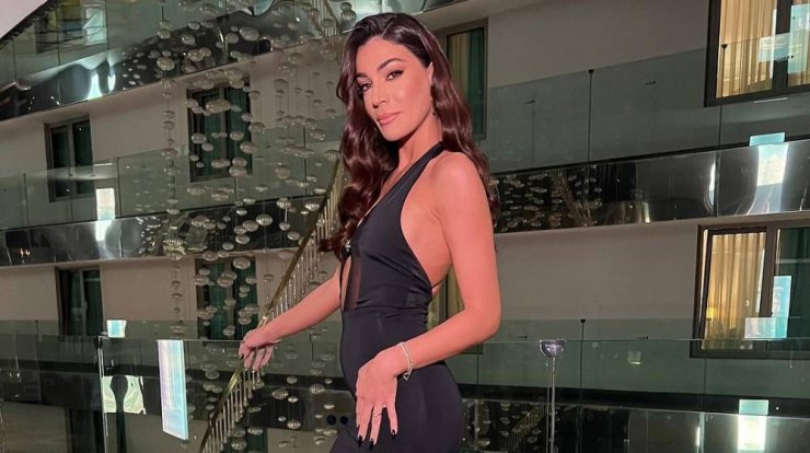 Ήβη Αδάμου: Ακούστε την να τραγουδά στα τουρκικά σε συναυλία της στην Τουρκία [βίντεο]