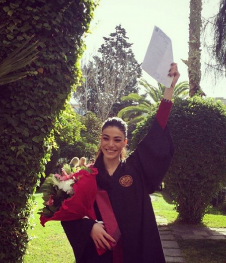 Ήβη Αδάμου: Πήρε το πτυχίο της και δείχνει πιο ευτυχισμένη από ποτέ!
