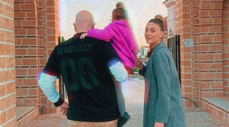 Ήβη Αδάμου: Στο αεροδρόμιο με την κόρη της, Ανατολή! [εικόνες]