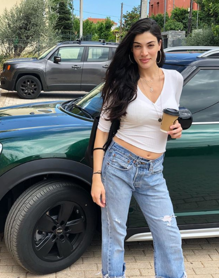 Η Ήβη Αδάμου μας έδειξε για πρώτη φορά την 14 ημερών κορούλα της!