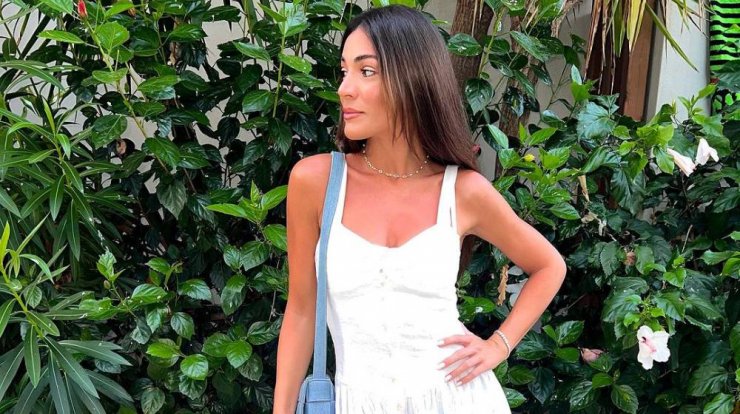 Ήβη Αδάμου: Η matchy – matchy εμφάνιση στα λευκά με την κόρη της, Ανατολή [εικόνες]