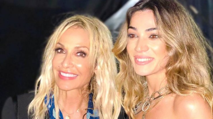 Ήβη Αδάμου: Ανέβηκε στη σκηνή με την Άννα Βίσση και τραγούδησαν στα κυπριακά! [εικόνες & βίντεο]