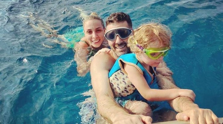 Ήβη Κυπριανού: Η τρυφερή ανάρτηση με τον σύζυγό της αγκαλιά με τους δύο γιους τους!