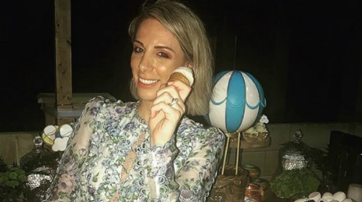 Paparazzi: Πετύχαμε την Ήβη Κυπριανού σε απογευματινή βόλτα με το γιο της Κωνσταντίνο Αλέξιο