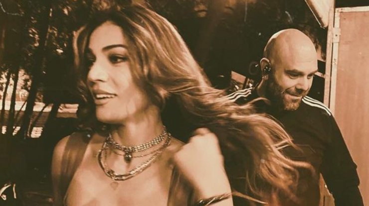 Ήβη Αδάμου – Μιχάλης Κουϊνέλης: Το ντουέτο τους στο... αυτοκίνητο! [βίντεο]