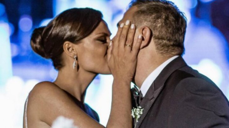 Η φωτογραφία από το γάμο του Αντώνη Ρέμου και της Υβόννης Μπόσνιακ που είδαμε για πρώτη φορά 