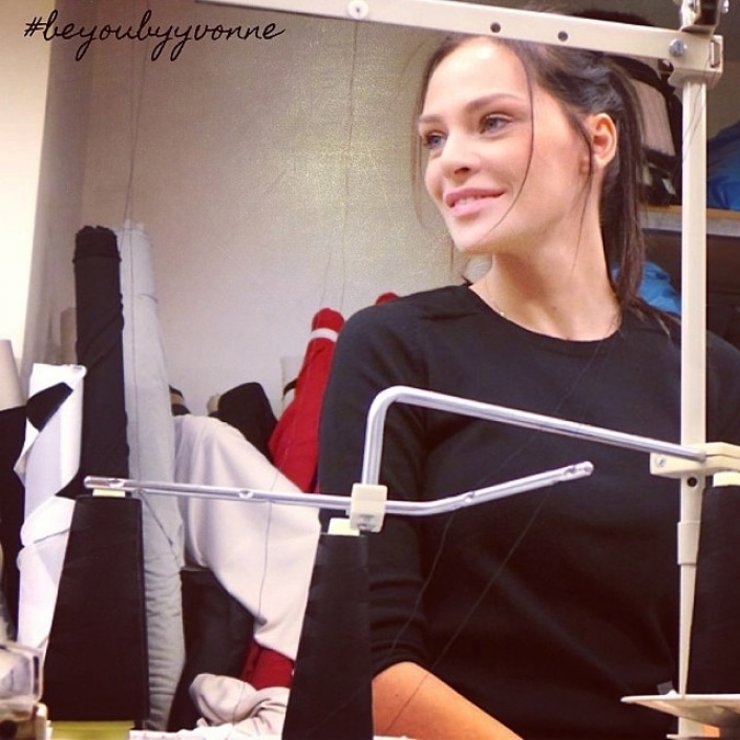 Η Υβόννη Μπόσνιακ έγινε… σχεδιάστρια μόδας!