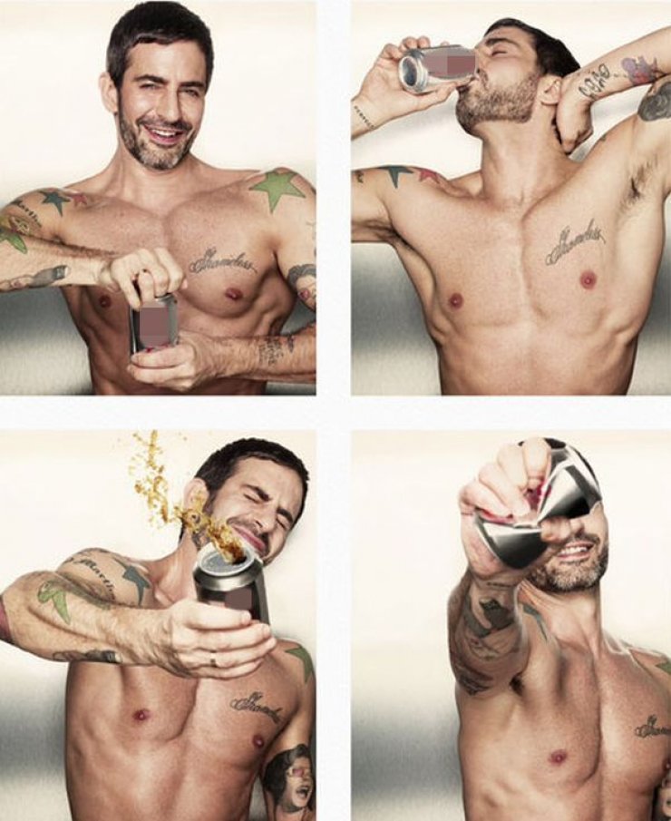 Ο Marc Jacobs φωτογραφήθηκε ημίγυμνος!