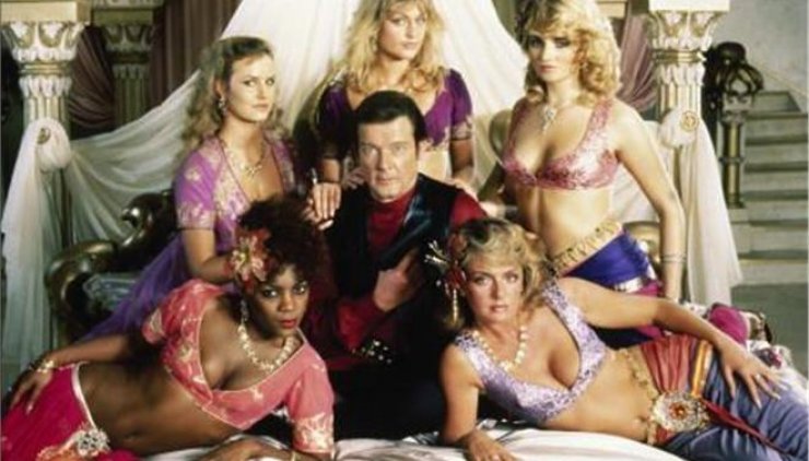 Πρωτότυπη μελέτη «αποδεικνύει» ότι ο Τζέιμς Μποντ είναι αλκοολικός 