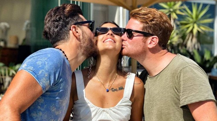 Άννα Μαρία Βέλλη: Απαθανάτισε τους James και Νίκο να κάνουν ντουζ γυμνοί! [βίντεο]