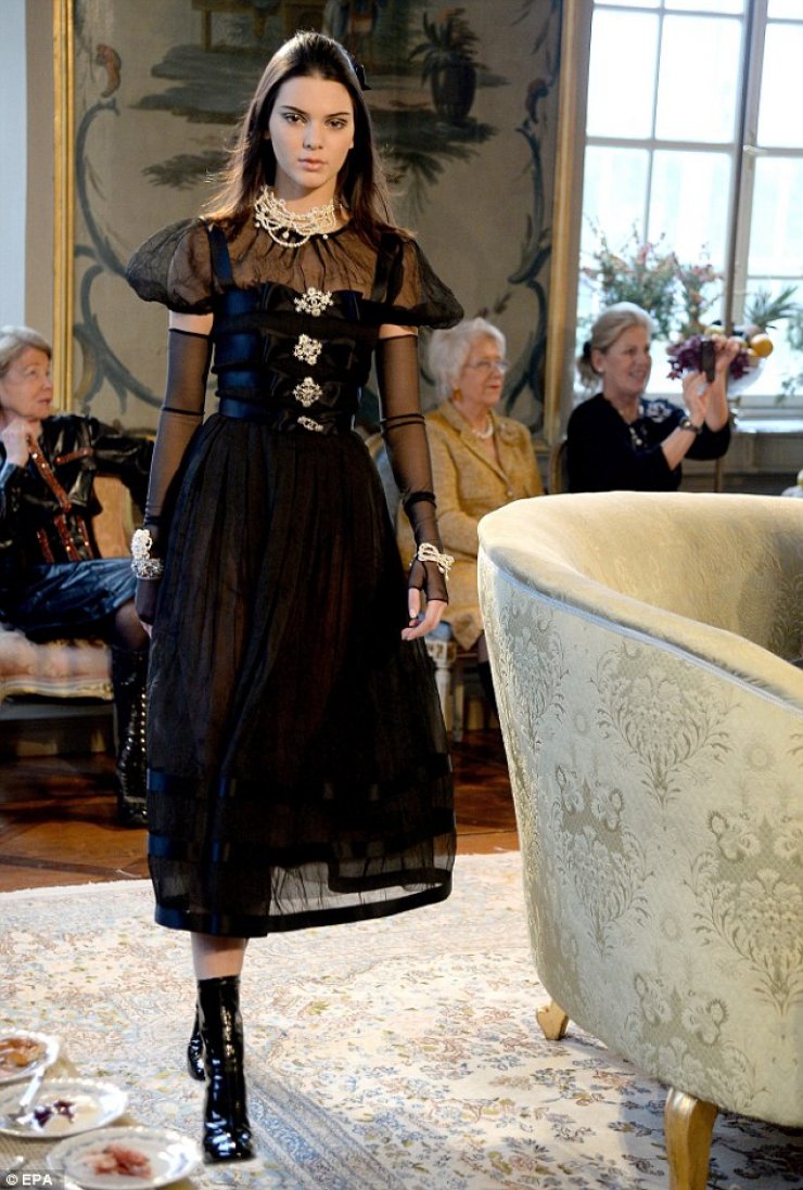 Η συνεργασία της Kendall Jenner με τον Karl Lagerfeld  