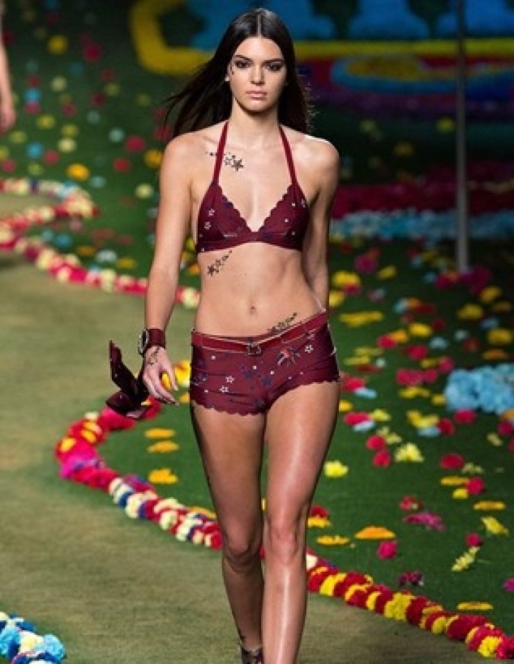 Kαι η Kendall Jenner στο show της Victoria’s Secret 