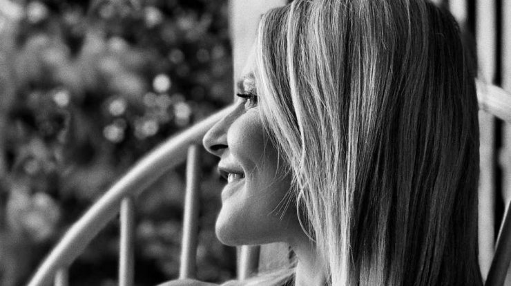 Τζένη Μπαλατσινού: Στιγμές χαλάρωσης στο σπίτι της στον 7ο μήνα της εγκυμοσύνης της! [εικόνες]