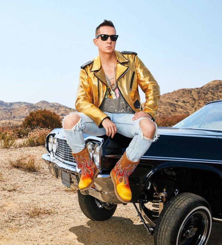 Ο Jeremy Scott βάζει την δική του πινελιά στις κλασσικές μπότες UGG